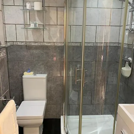 Launceston Уитби