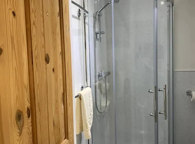 Konukevi Launceston Whitby