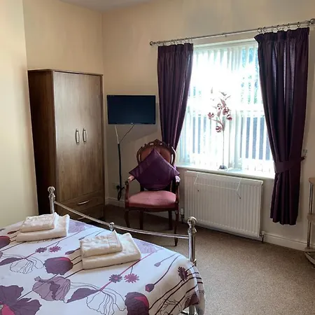 بيت ضيافة Launceston ويتبي