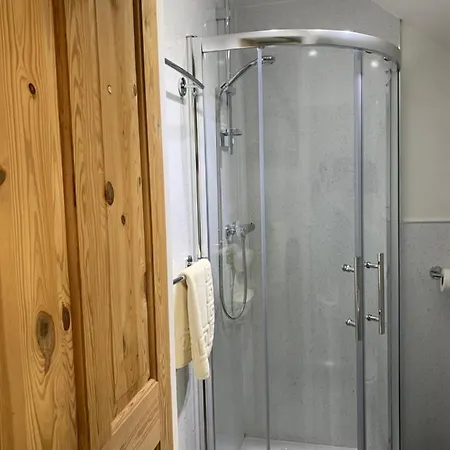 بيت ضيافة Launceston ويتبي